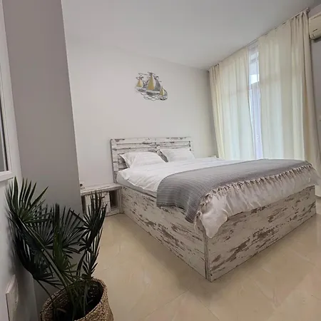 градина луксозен Apartamento Chernomorets