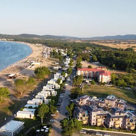 градина луксозен * Τσερνομόρετς